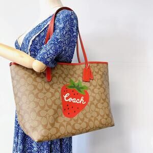 coach CH329 City Tote In Signature Canvas With Wild Strawberry